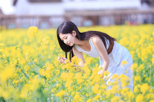 阿拉爱上海：With the rapid development of society and the acceleration of the process of globalization, the marriage and love views of young men and women in Shanghai are undergoing significant changes. Tradition